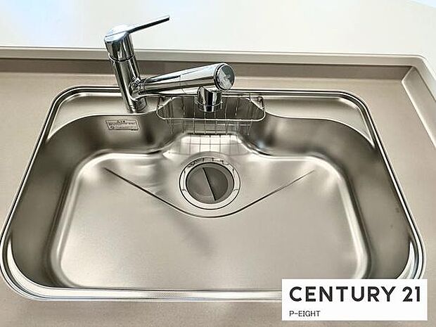 浄水器内蔵型のため、キッチン回りもスリムな印象です！