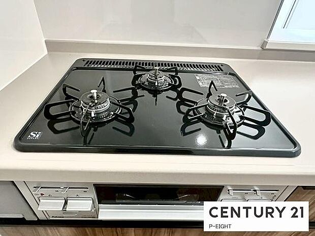 三口コンロで料理もはかどりますね！グリルもあります！