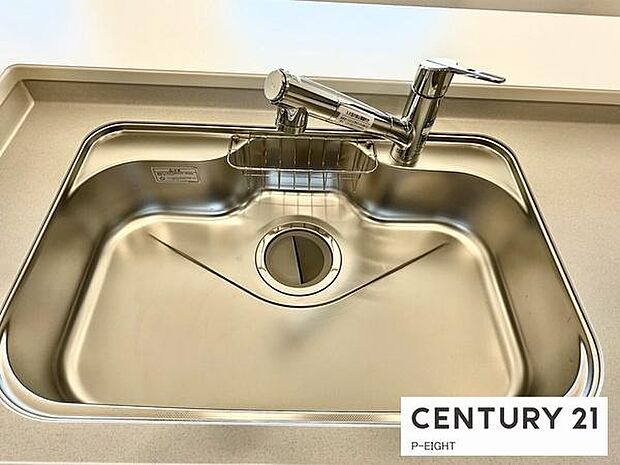 浄水器内蔵型のため、キッチン回りもスリムな印象です！