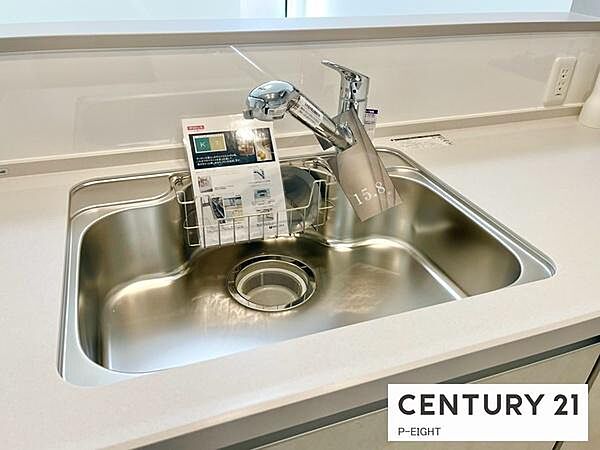 浄水器内蔵型のため、キッチン回りもスリムな印象です！