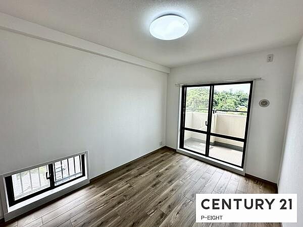 バルコニーに面している明るい部屋です！