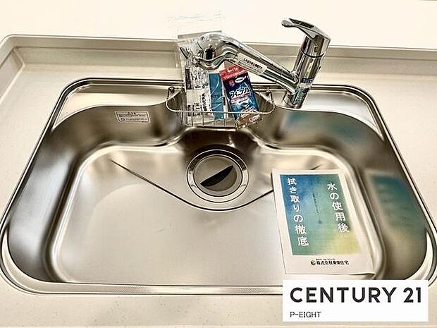 浄水器内蔵型のため、キッチン回りもスリムな印象です！