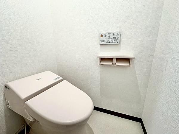 ウォシュレット付きの暖房便座で快適です！
