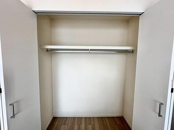 広めのクローゼットでたくさん収納できます！