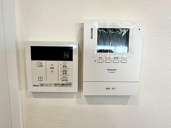 ボタン一つで湯はり、追い焚きできます！モニター付きインターホンで来客者の顔も見えて安心です！