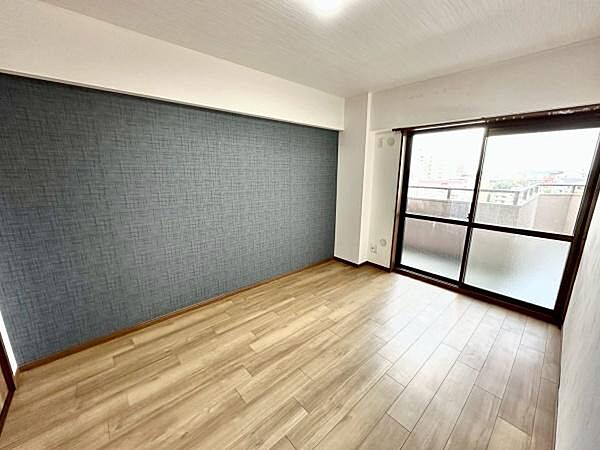 バルコニーに面している明るい部屋です！