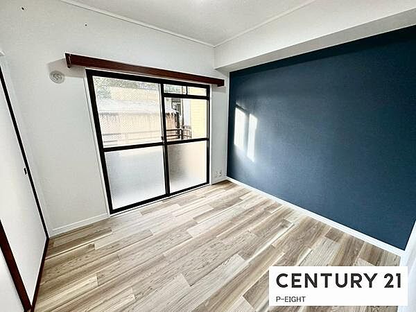 バルコニーに面している明るい部屋です！