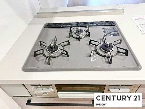 三口コンロで料理もはかどりますね！グリルもあります！