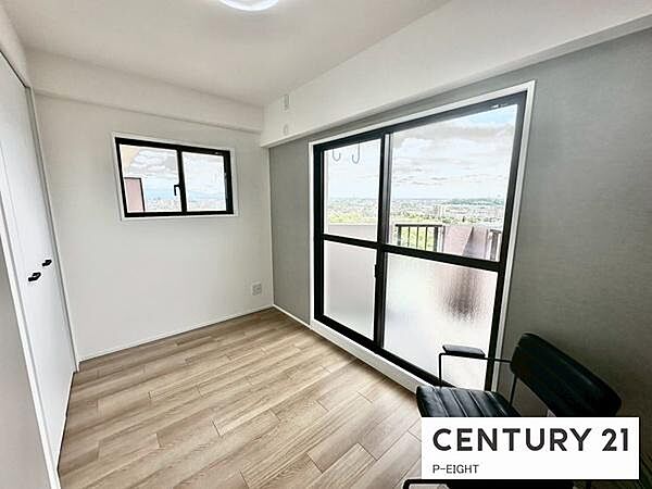 バルコニーに面している明るい部屋です！