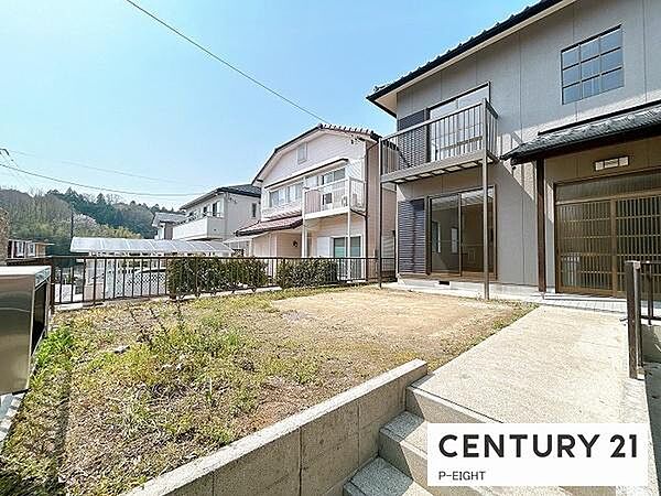 敷地内には自由に使える庭があります！