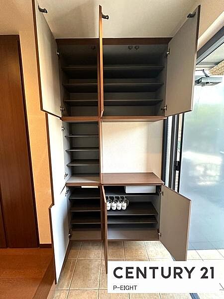 玄関横に便利な収納あり！