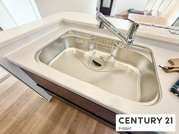 浄水器内蔵型のため、キッチン回りもスリムな印象です！