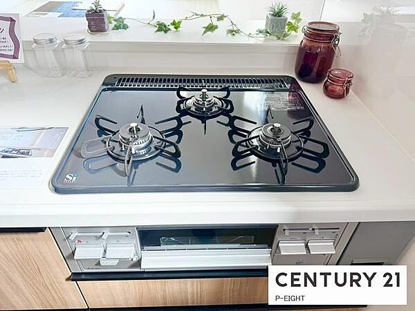 三口コンロで料理もはかどりますね！グリルもあります！