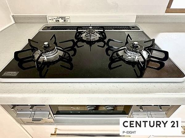 三口コンロで料理もはかどりますね！グリルもあります！