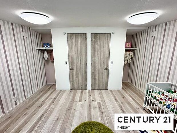 大きな一部屋でも、仕切って二部屋でも、ライフステージに合わせて変化させられる居室!