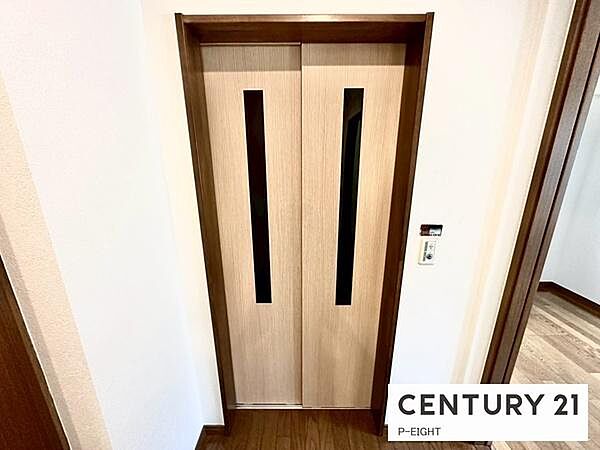 戸建では珍しいホームエレベーター付き。上質な住まいを演出します。