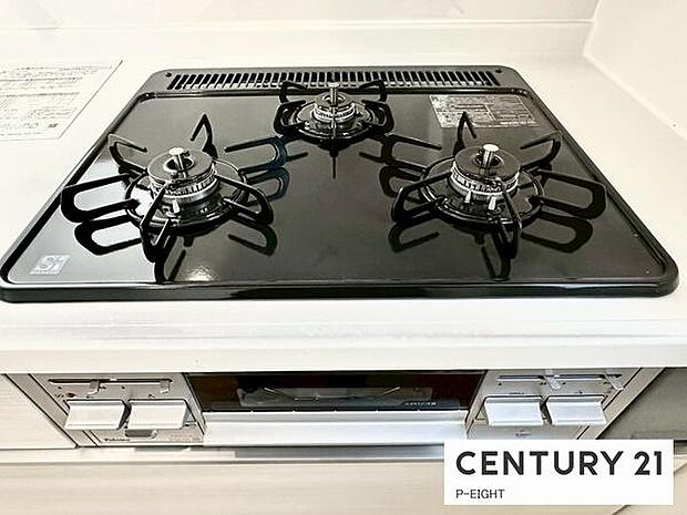 三口コンロで料理もはかどりますね！グリルもあります！