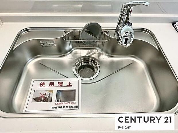 浄水器内蔵型のため、キッチン回りもスリムな印象です!