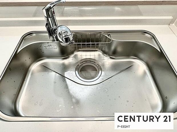 浄水器内蔵型のため、キッチン回りもスリムな印象です！