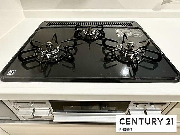 三口コンロで料理もはかどりますね！グリルもあります！