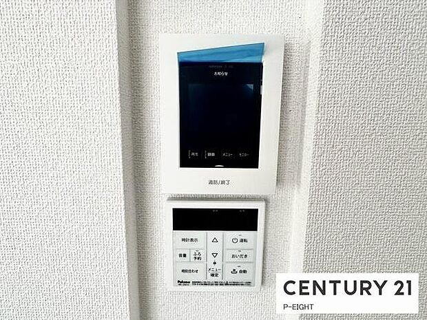 モニター付きインターホンで来客者の顔も見えて安心です!湯はり、追い焚きできるリモコンもあります!