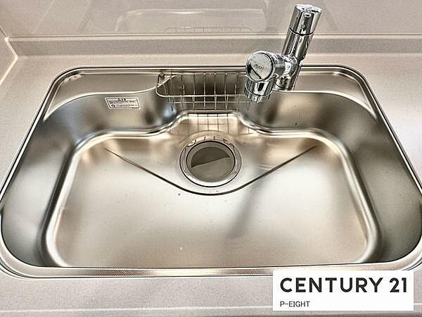 浄水器内蔵型のため、キッチン回りもスリムな印象です！