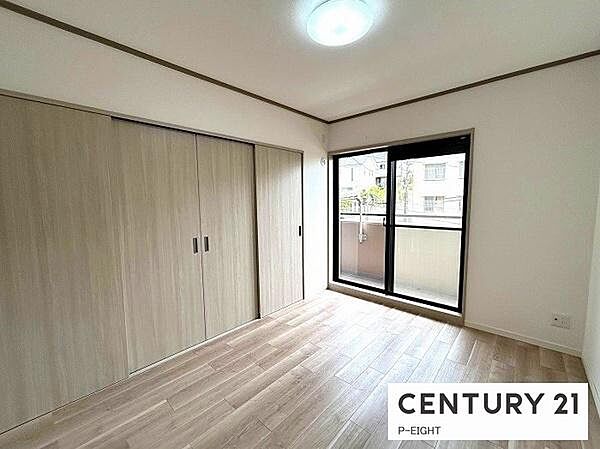 バルコニーに面している明るい部屋です！