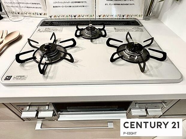 三口コンロで料理もはかどりますね！グリルもあります！