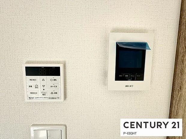 モニター付きインターホンで来客者の顔も見えて安心です!ボタン一つで湯はり、追い焚きできる給湯リモコンもあります!