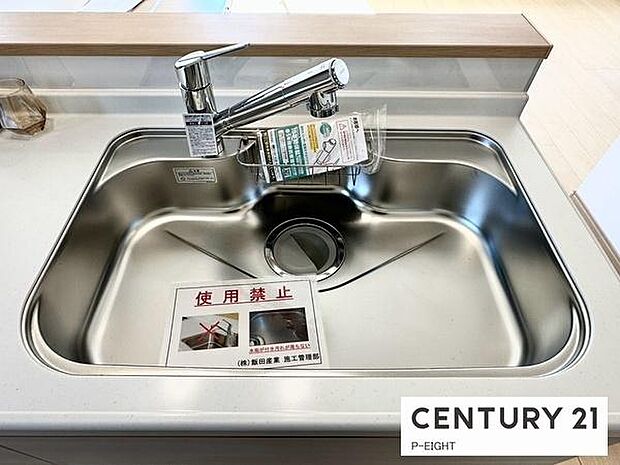 浄水器内蔵型のため、キッチン回りもスリムな印象です!