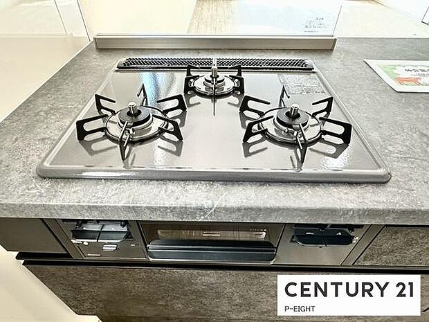 三口コンロで料理もはかどりますね!グリルもあります!