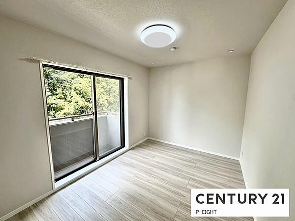 バルコニーに面している明るい部屋です！
