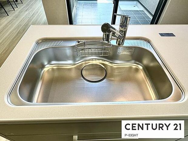 浄水器内蔵型のため、キッチン回りもスリムな印象です!