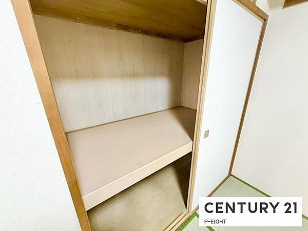 和室には収納に便利な押し入れあり！