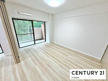 バルコニーに面している明るい部屋です!