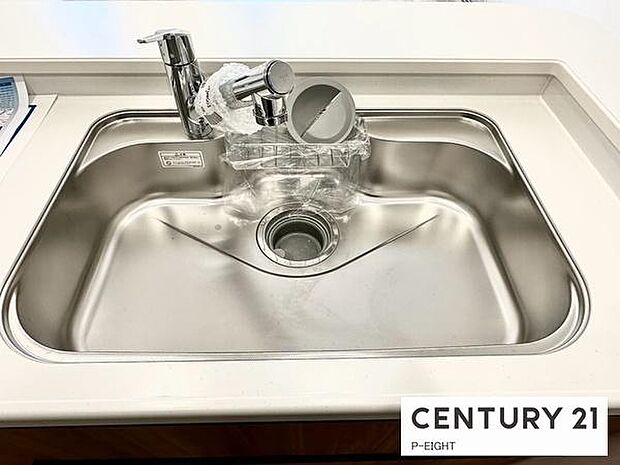 浄水器内蔵型のため、キッチン回りもスリムな印象です!