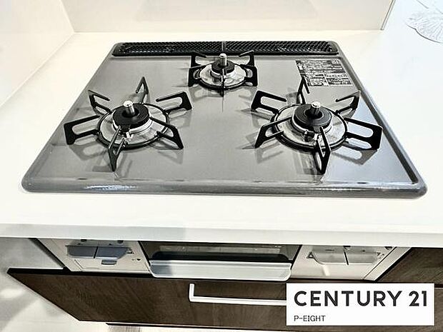 三口コンロで料理もはかどりますね!グリルもあります!