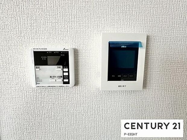 モニター付きインターホンで来客者の顔も見えて安心です!ボタン一つで湯はり、追い焚きできます!