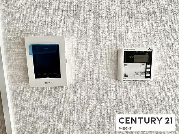 モニター付きインターホンで来客者の顔も見えて安心です!ボタン一つで湯はり、追い焚きできます!