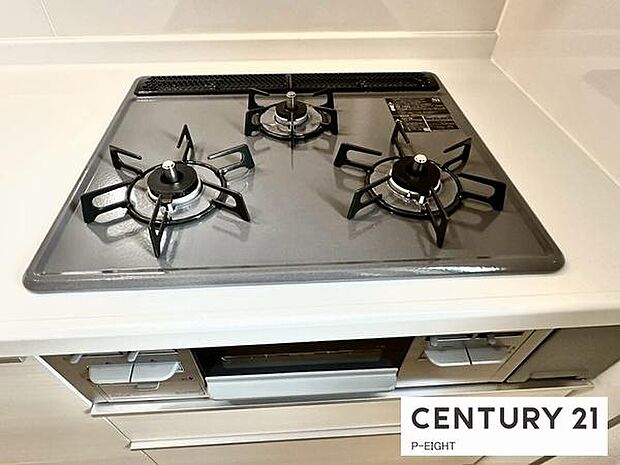 三口コンロで料理もはかどりますね!グリルもあります!