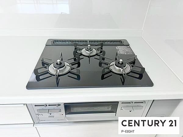 三口コンロで料理もはかどりますね！グリルもあります！