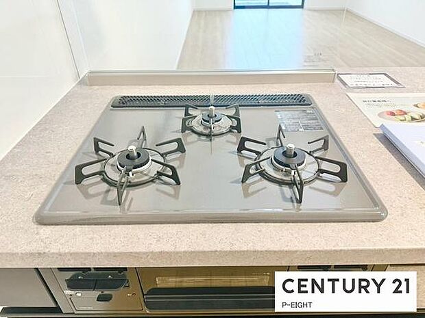三口コンロで料理もはかどりますね!グリルもあります!