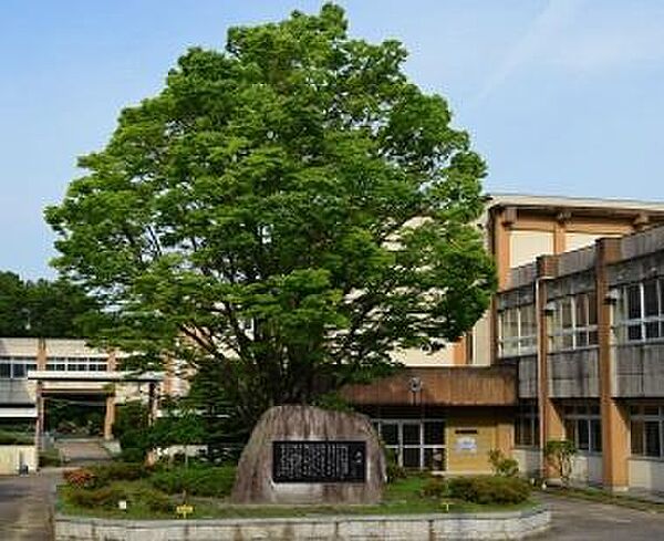 岡崎市立三島小学校まで600m、現地から600ｍ