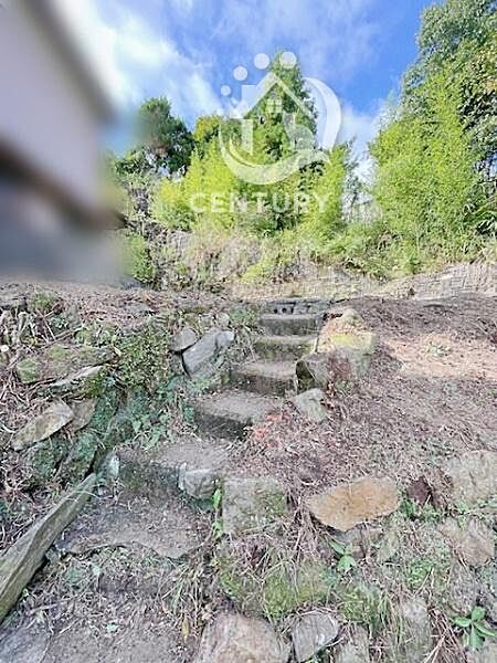 建築スペースの上には階段で登れる遊びスペースがあります