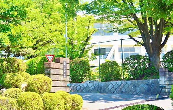 大府市立大府小学校まで1200m、現地から1200m