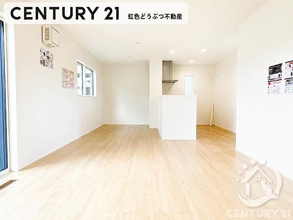 18帖のリビングです居心地が良く、ご家族皆がゆったり寛げる憩いの空間となりそうです