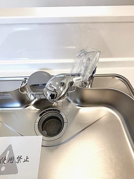蛇口一体型の浄水機能付きなのでウォーターサーバーを設置しなくてもいつでも安全な美味しいお水が使えます