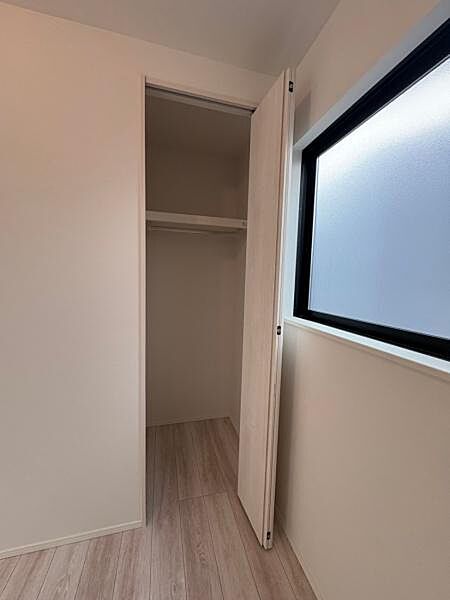 施工例　2階洋室6.25帖　収納付き