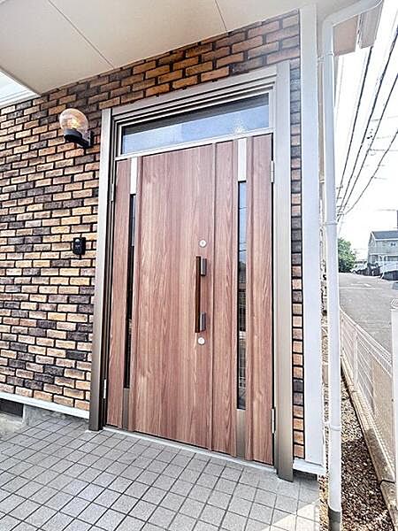 玄関ドア新品交換済み