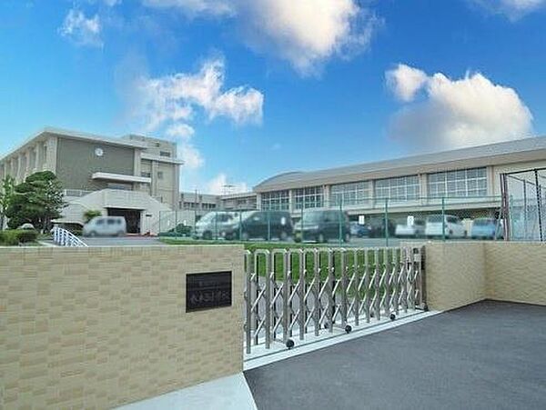 東郷町立春木台小学校まで700m、現地から700m
